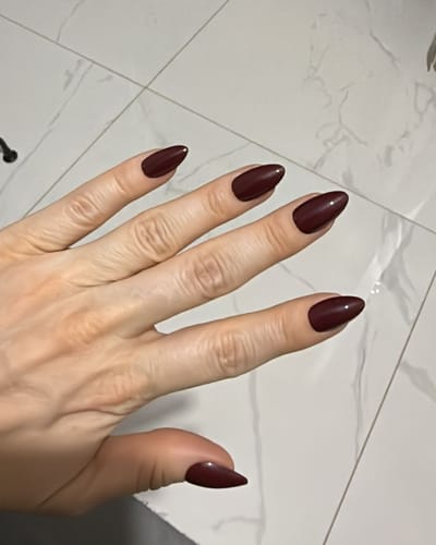 Customer photo review of Bordeaux Grace - Short Almond - 30 Adet Takma Tırnak