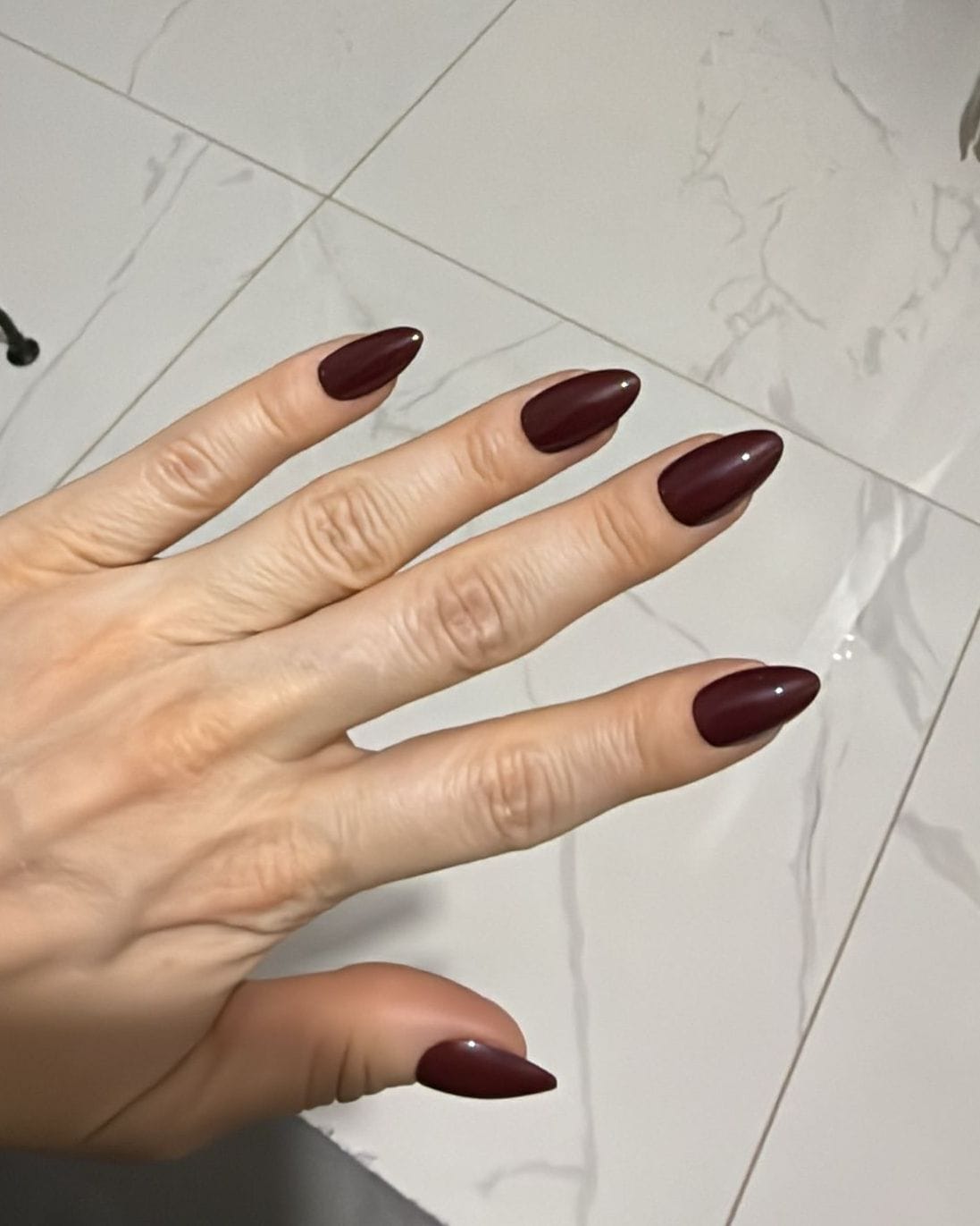 Customer photo review of Bordeaux Grace - Short Almond - 30 Adet Takma Tırnak