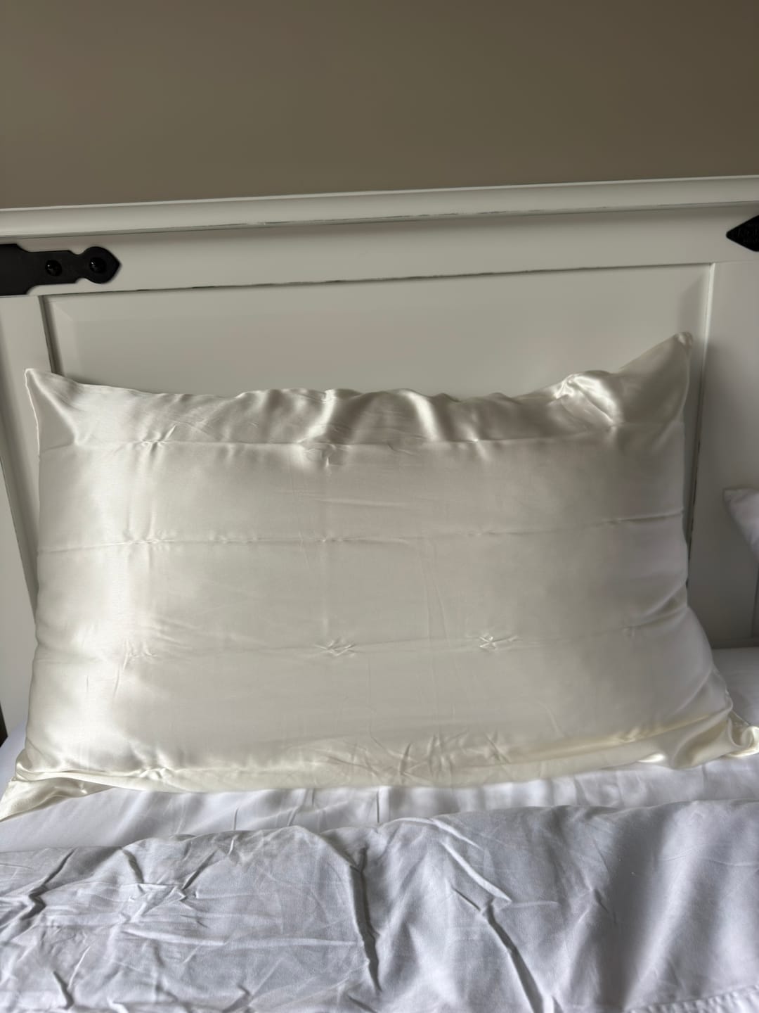 Customer photo review of Ivory White Mulberry Silk Pillowcase – NZ Standard Size (Queen), Zip Closure