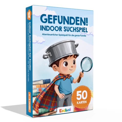 Kunde zeigt die Schachtel des Spiels „Gefunden! Indoor Suchspiel“, einer Variante des bewerteten Outdoor-Produkts.
