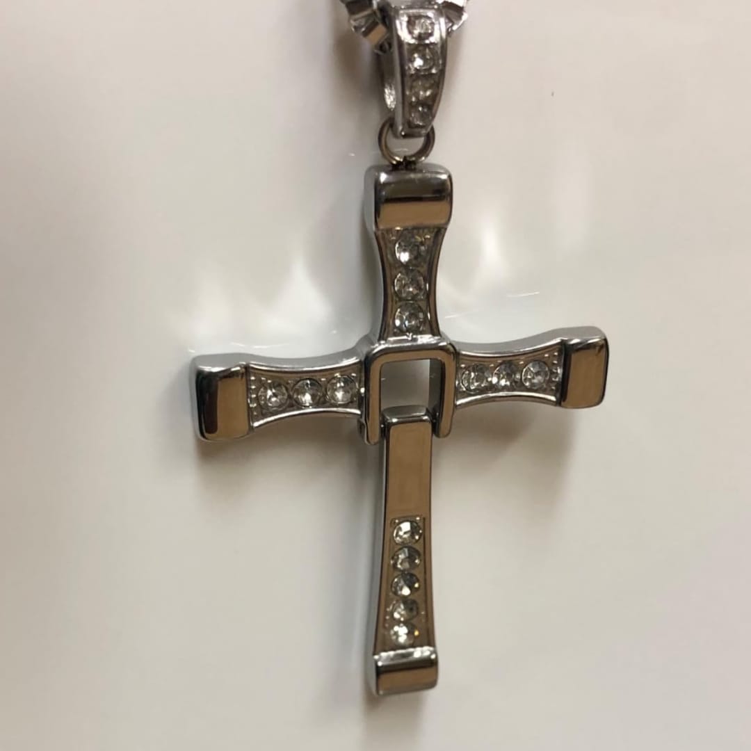 Customer photo review of Collar Toreto Cruz de Acero Inoxidable
