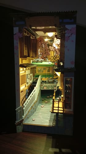 Customer photo review of Rolife Booknook & Wonderland - Separador de Libros Sakura Densya