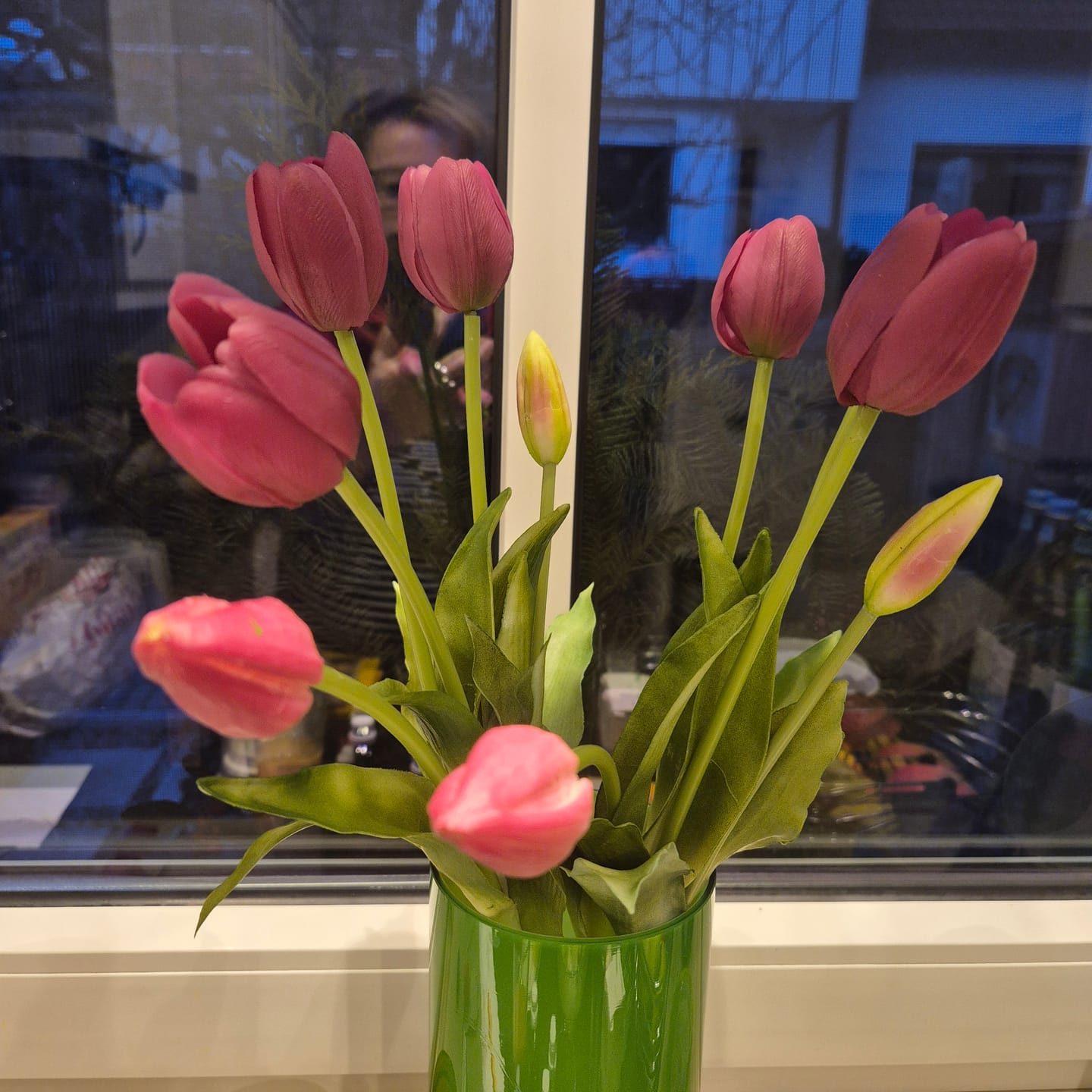 Customer photo review of 5 Stück künstliche Tulpen mit echtem Griffgefühl (Latex) – UV-beständige Kunstblumenstrauße für Tischdekoration, Home Decor, Parties, Hochzeiten und Gartendekoration