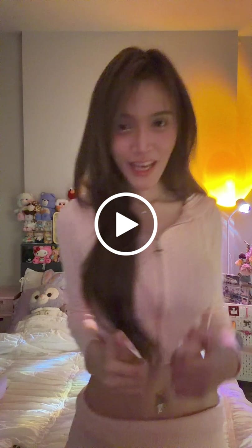 Customer video review of Strawberry Milk Cable Knit Zip up Cardigan (Pink)