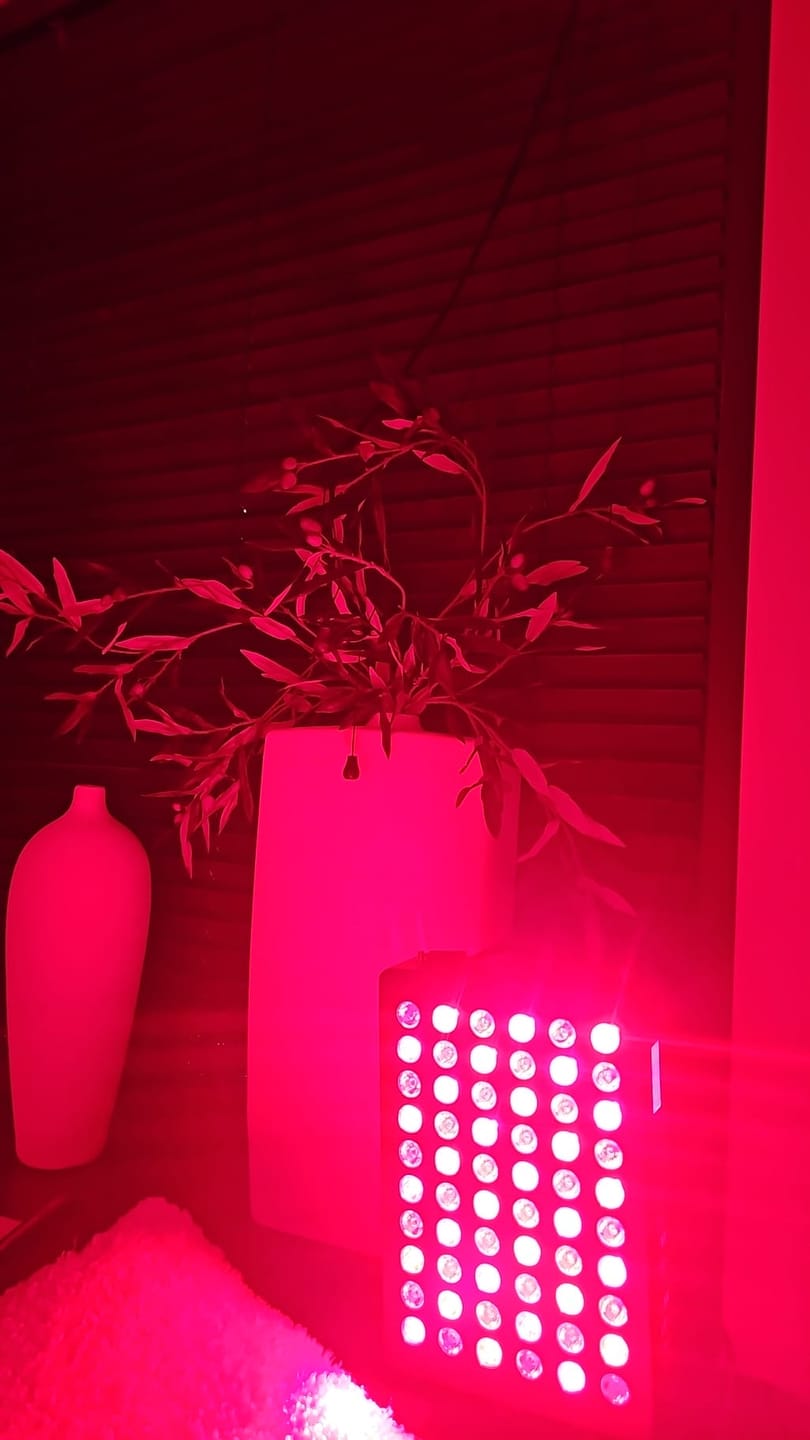Customer photo review of Koanna® Luma300™ – Powerful, Compact Red Light Therapy Panel