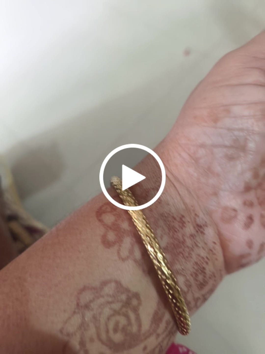 Customer video review of Engraved Dots Bangle Bracelet