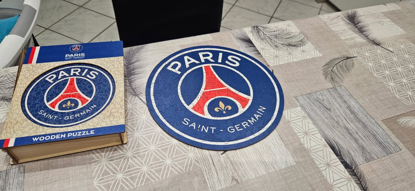 Customer photo review of Logo Paris Saint-Germain® - Puzzle en Bois