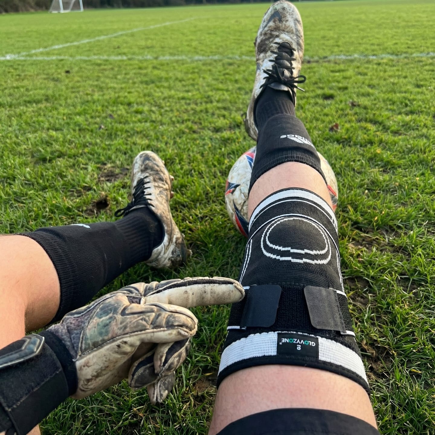 Customer photo review of Glovyzone Knee Brace