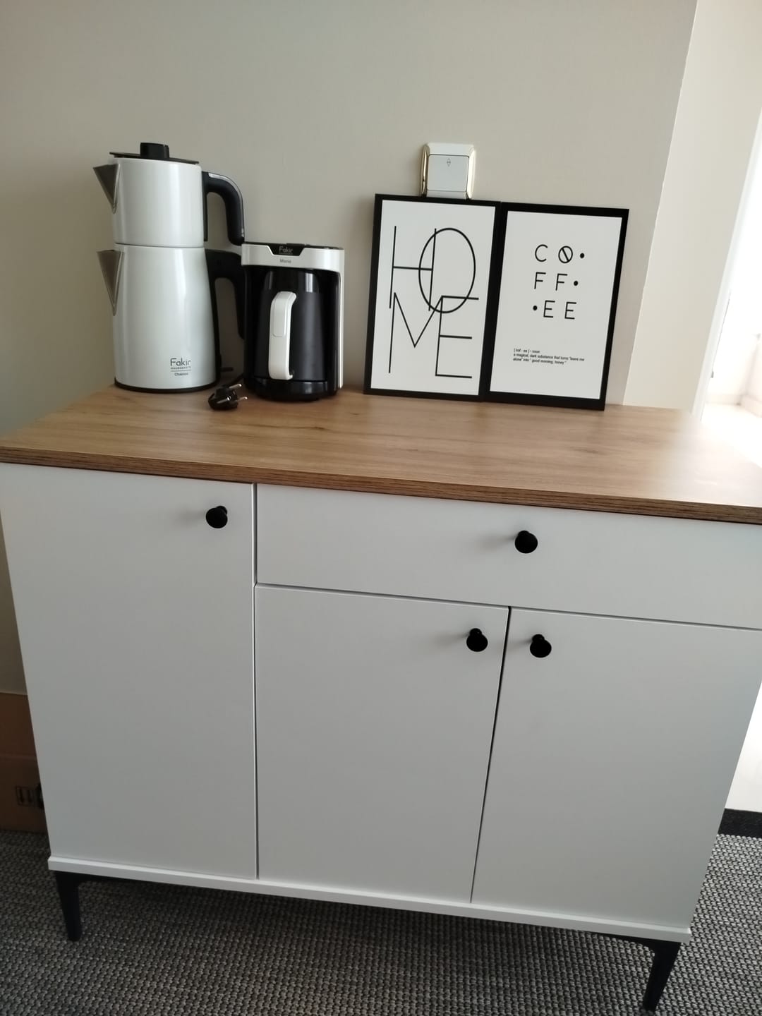 Customer photo review of Rani JE194 Kahve Köşesi Çok Amaçlı Dolap 3 Kapaklı 1 Çekmeceli Kiler Mutfak Dolabı Beyaz - Sepet Ceviz