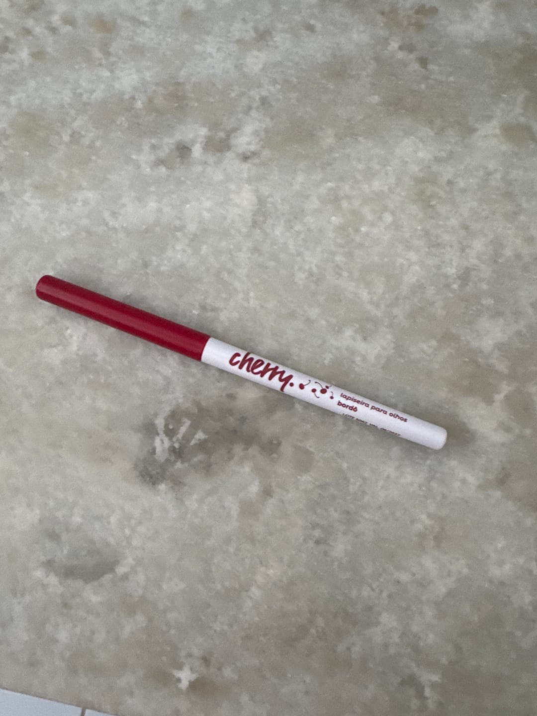 Customer photo review of Lapiseira para Olhos Bordô - Cherry - Vizzela