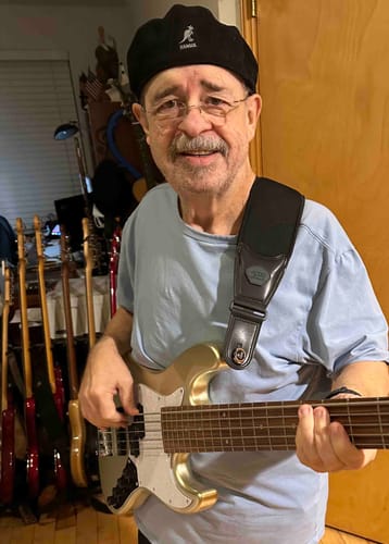 Customer photo review of Zero-Gravity Strap for Guitar & Bass [Standard]