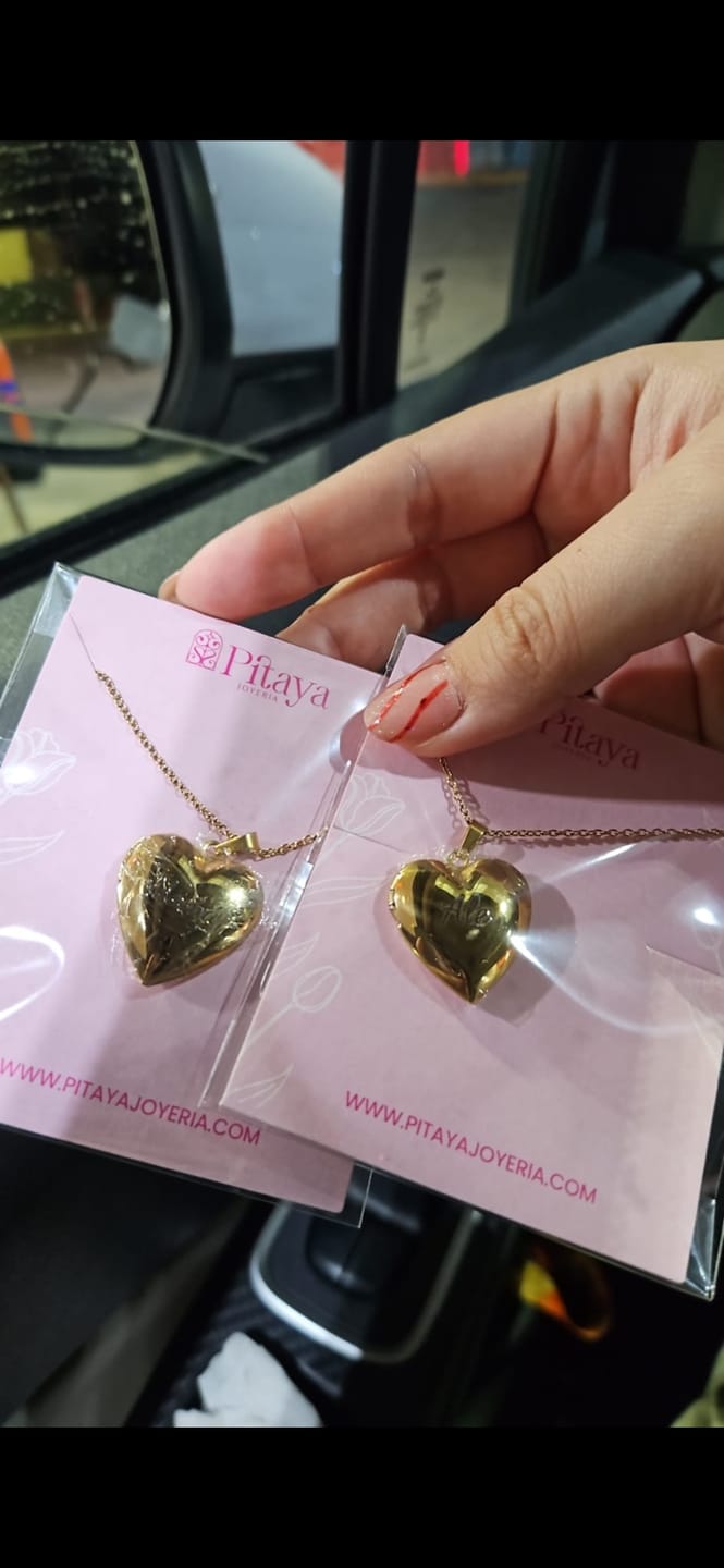Customer photo review of Relicario Love Personalizado