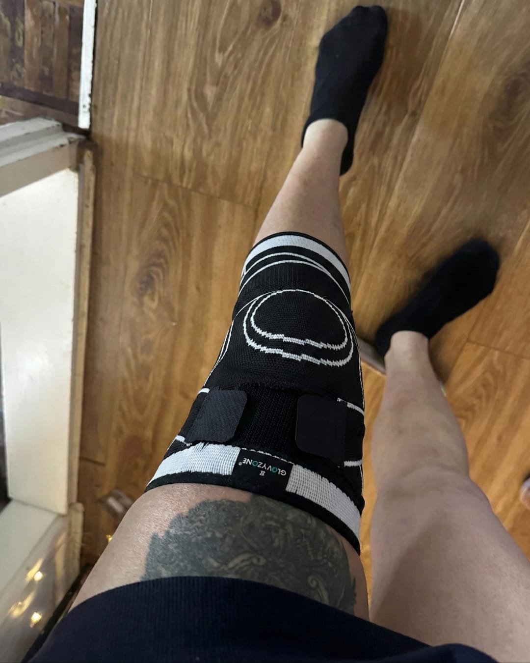 Customer photo review of Glovyzone Knee Brace