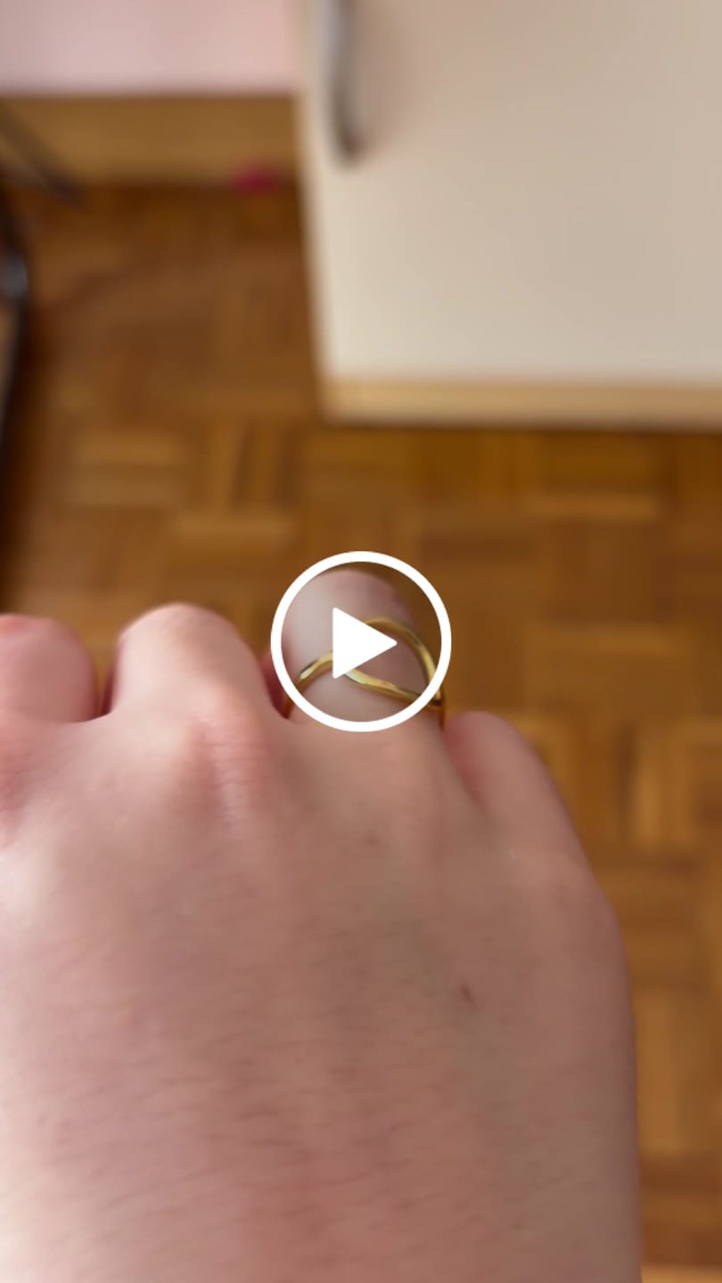Customer video review of Anillo Ovali