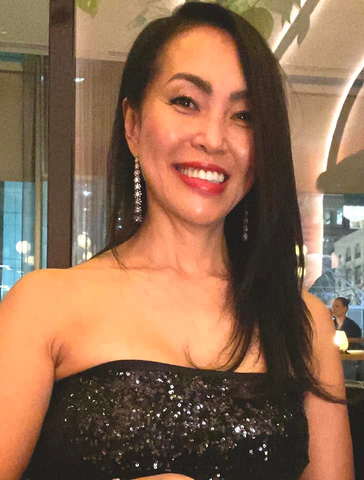 Customer photo review of EvenSkyn® Lumo⁺: Premium Anti-Aging & Skin Tightening Handset (2025)