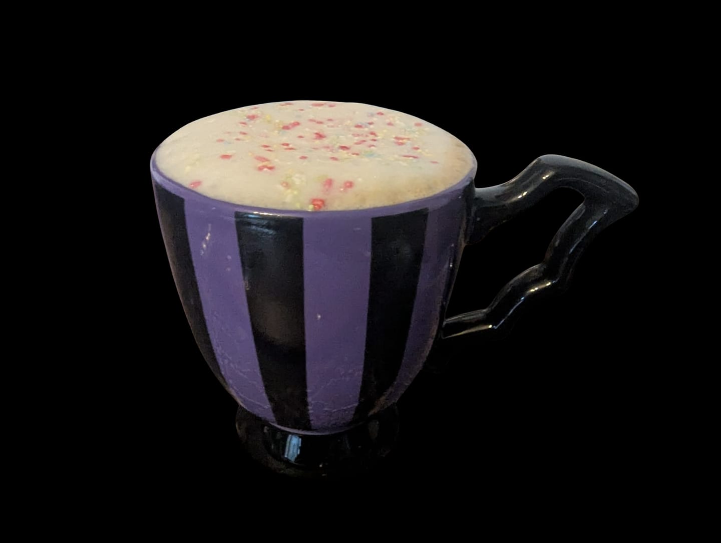 Customer photo review of Gestreife Teetasse mit Fledermausflügel-Henkel