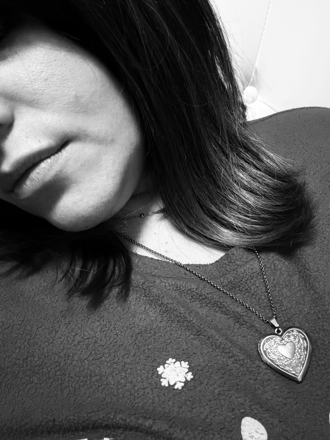 Customer photo review of Collana Cuore Apribile in Acciaio Inox Oro con Foto Personalizzata Iniziale e Testo | Gioiello Elegante