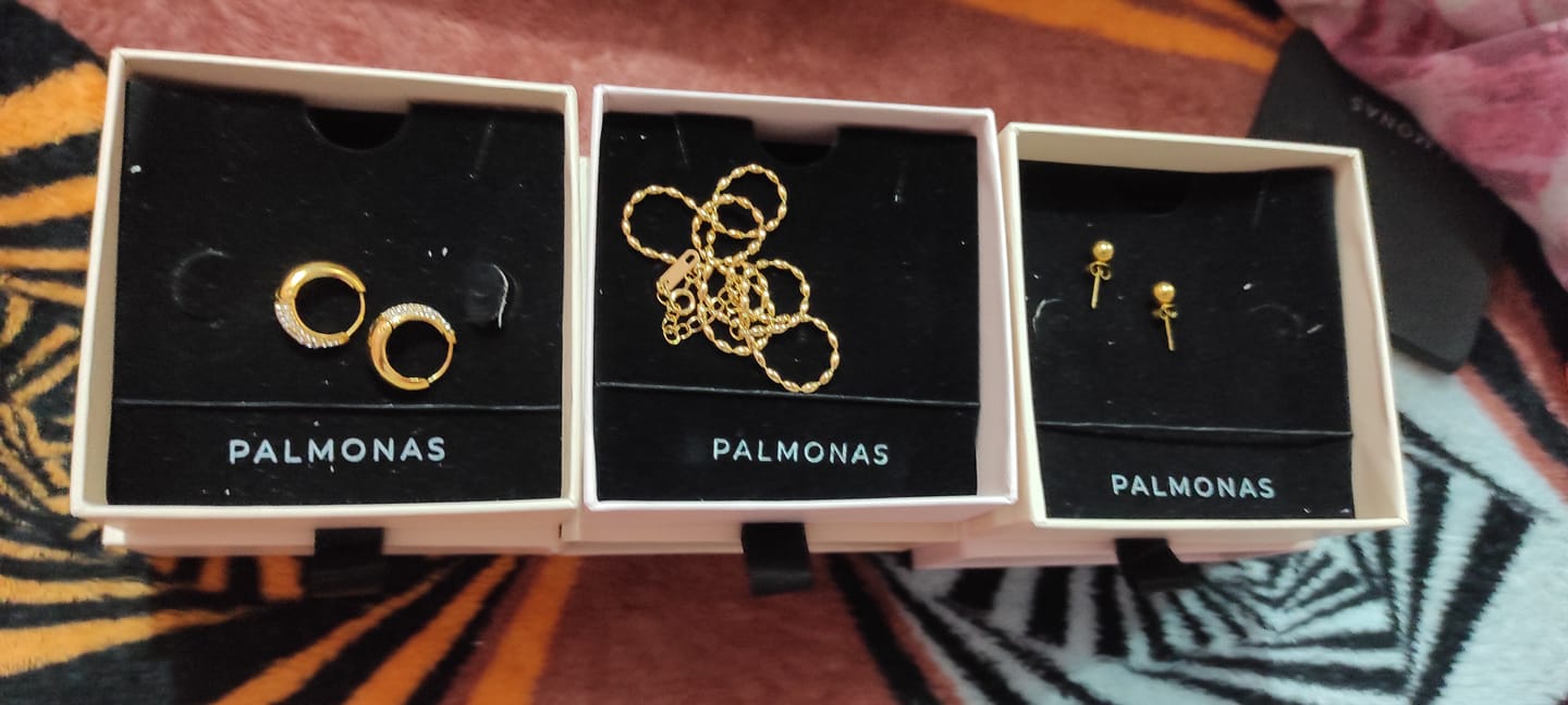 Customer photo review of GleamLine Minimal Hug Hoops