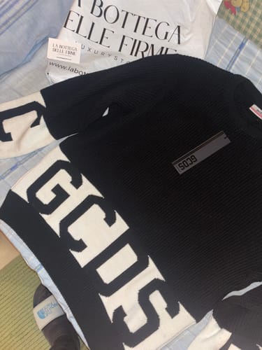 Recensione con foto di un cliente su Maglione GCDS logo basso