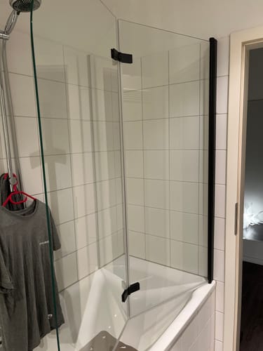 Customer photo review of SONNI Duschwand für Badewanne Schwarz NANO-GLAS Badewannenaufsatz 2-teilig faltbar 120x140 cm(BxH) Duschabtrennung Badewanne