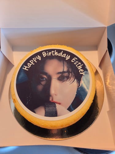 Customer photo review of 20 cm Pre-cut Circle Custom Edible Icing Image