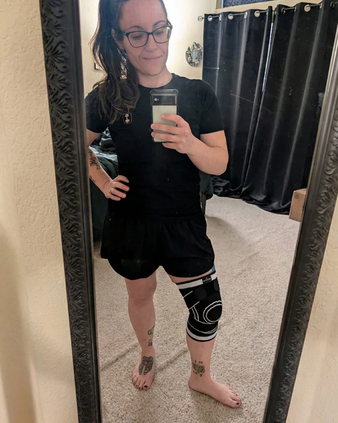 Customer photo review of Glovyzone Knee Brace