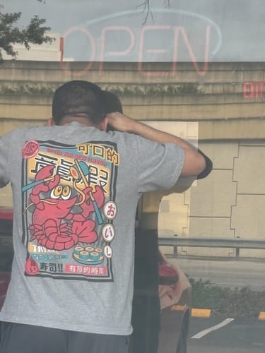 Reviewer's back, showing the detailed graphic on the grey Lobster King T-Shirt.