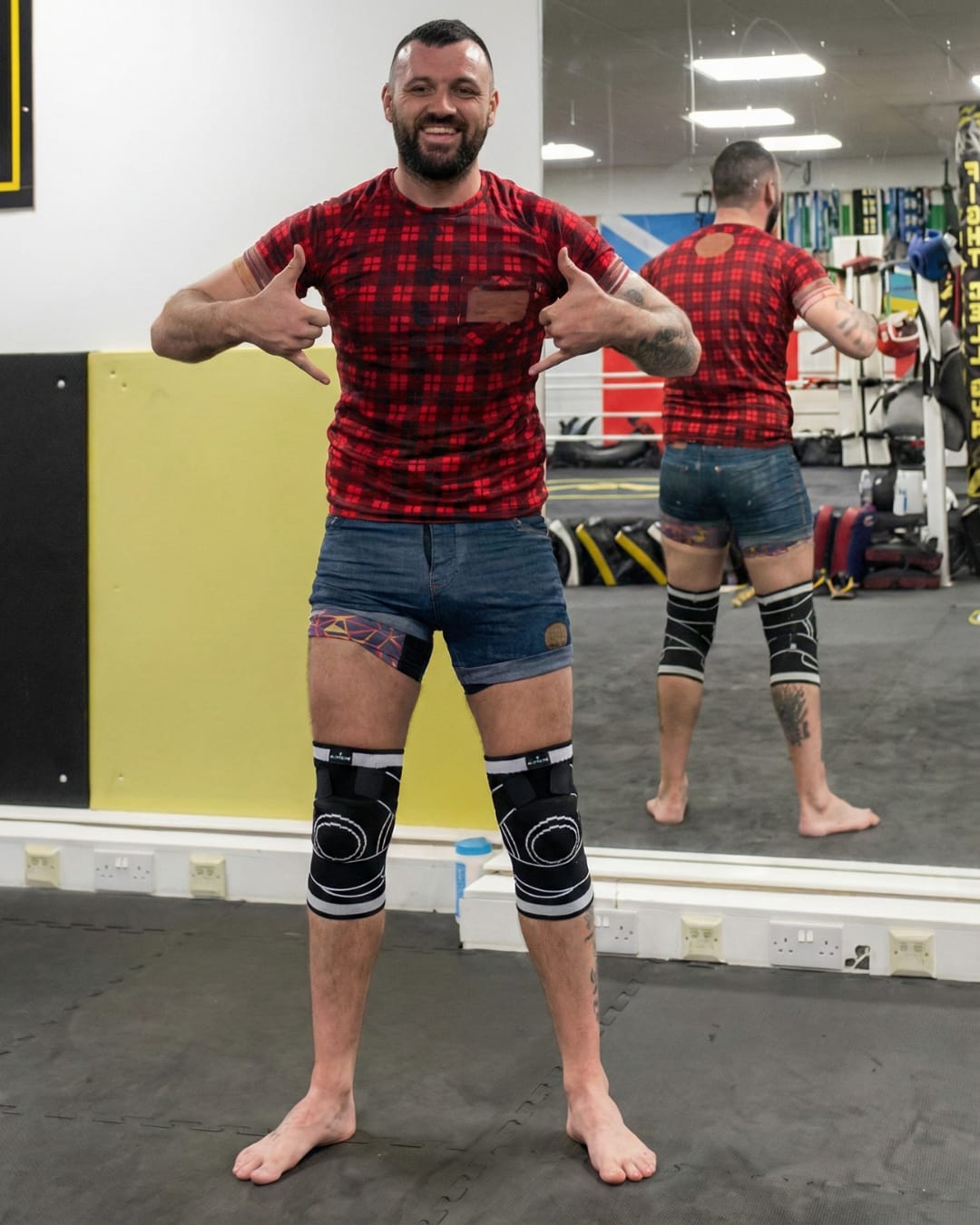 Customer photo review of Glovyzone Knee Brace
