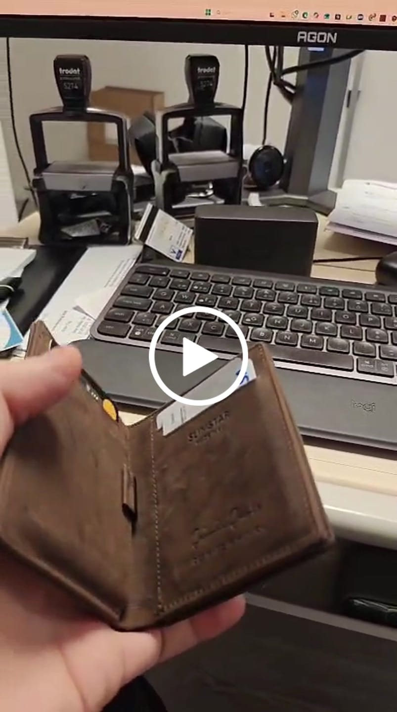 Customer video review of Slimstar - slim wallet with large coin pocket