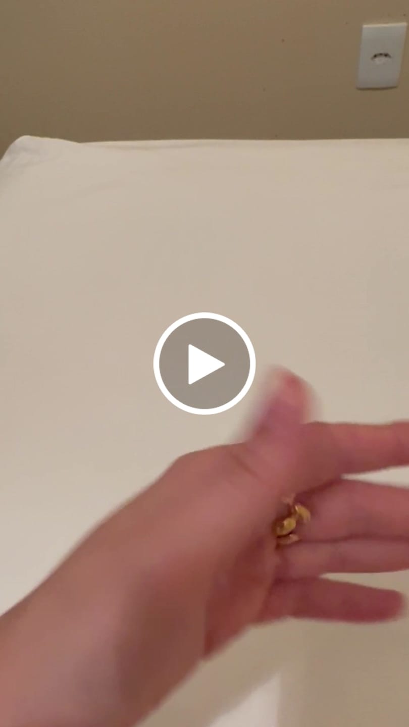 Customer video review of Anel Orgânico Texturizado Ajustável Banhado em Ouro 18K
