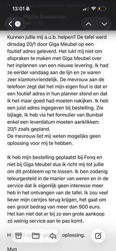 Schermafbeelding van een klant met een klacht over de levering van de Cleoproduct eettafel.