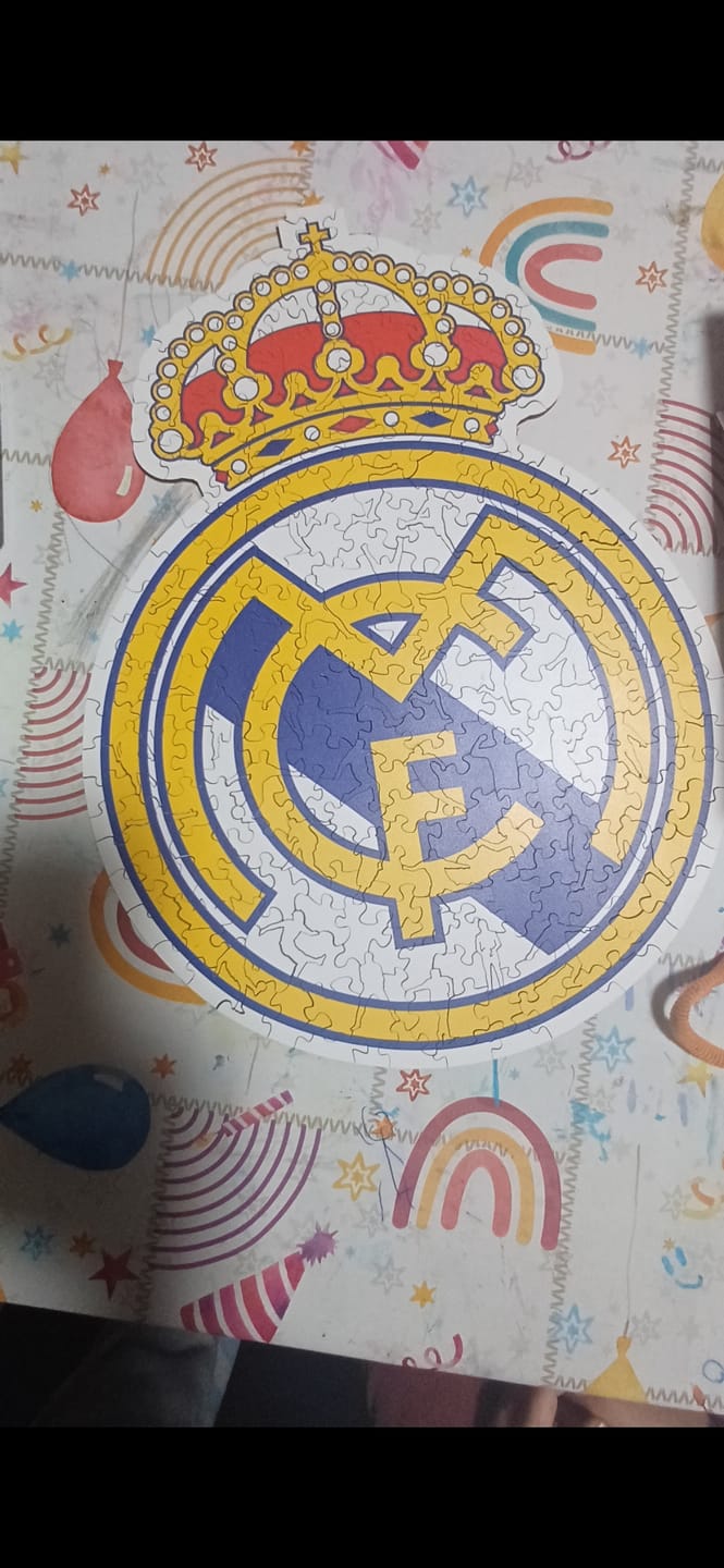 Customer photo review of Real Madrid CF® Logo - Puzzle de Madera