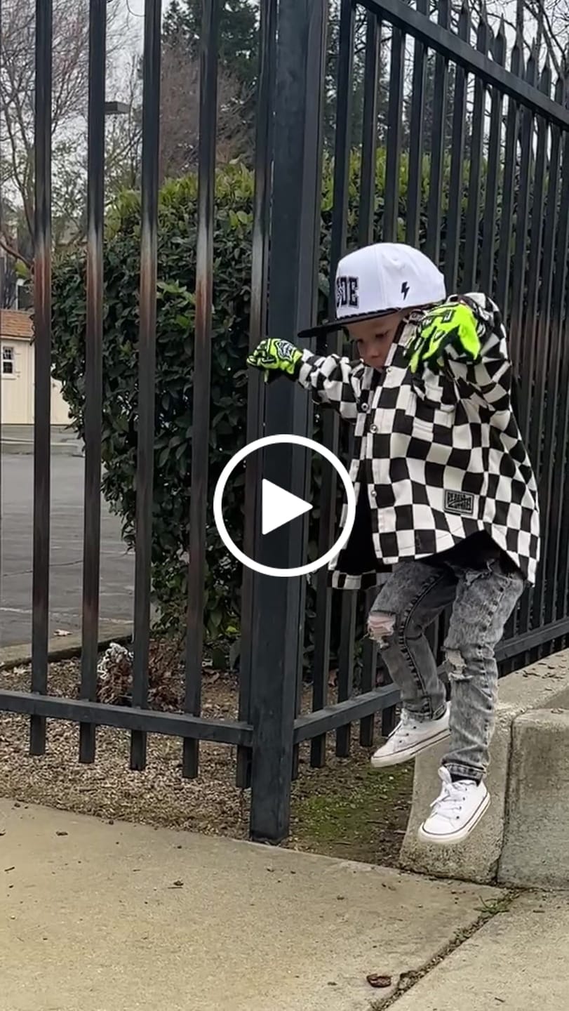 Customer video review of Hooded Flannel in Black + Cream Checkered