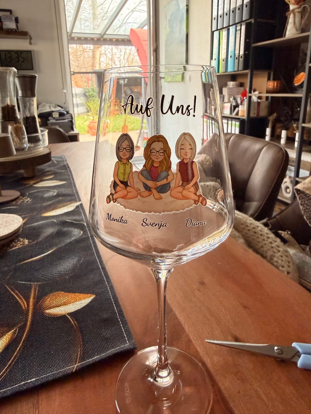 Customer photo review of Auf uns - Personalisiertes Weinglas für beste Freundinnen
