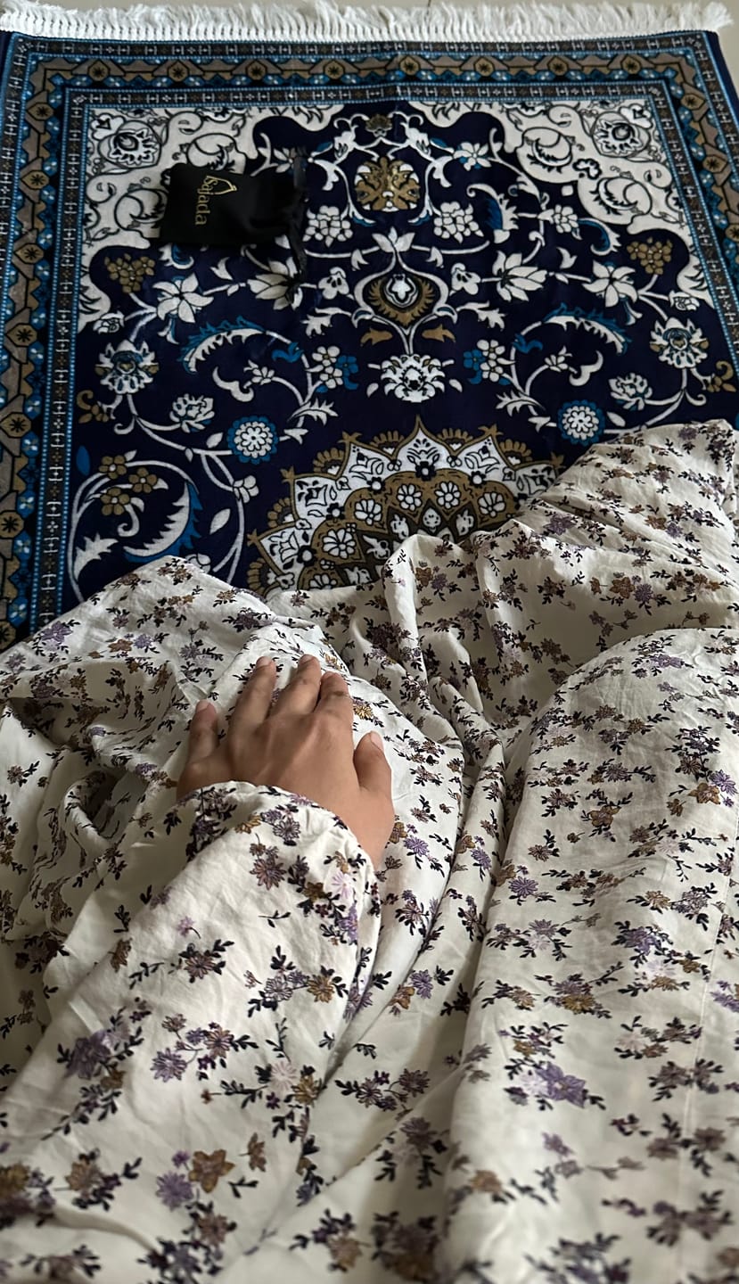 Customer photo review of Raza-e-Ilahi Padded Prayer Mat