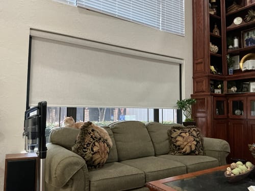 Customer photo review of SmartWings Motorized Roller Shades 100% Blackout Linen