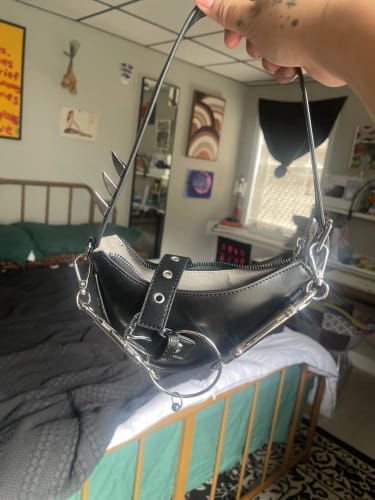 Customer photo review of Y2k girl Harajuku Rivet spike Gothic One Shoulder Handbag Women’s Punk Tote Dark Punk Rock Japanese Heavy Industry Ring  Bag
