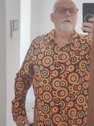 Customer photo review of Chemise à manches longues à boutons rétro orange des années 70 pour homme, motif géométrique vintage
