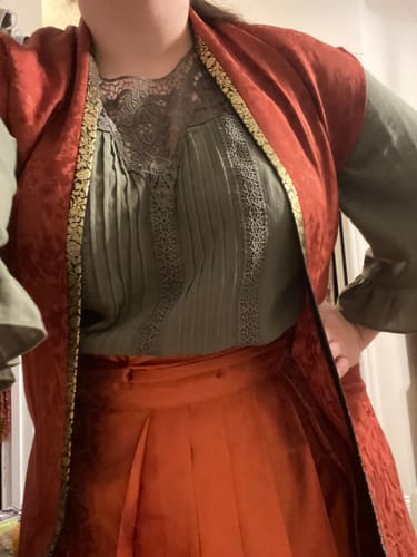 Customer photo review of Serenade of Peaceful Joy 清平乐 Northern Song Dynasty Brocade Trim Changshan Top Bijia Vest & Baidiequn Skirt Set