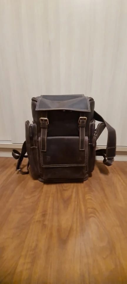 Customer photo review of Vintage Crazy Horse Genuine Leather Backpack Men Leather Bagpack Climbing Rucksack male Large Hiking Backpack M814