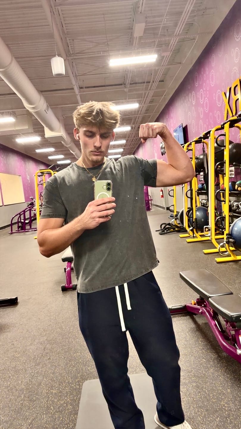 Customer photo review of 4148 - Elevated Essentials - Fitted Tee