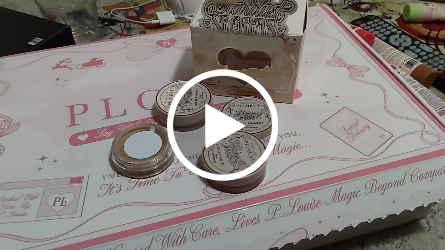 Customer video review of Stardust Secrets Loose Glitter Eyeshadow Pigment Set