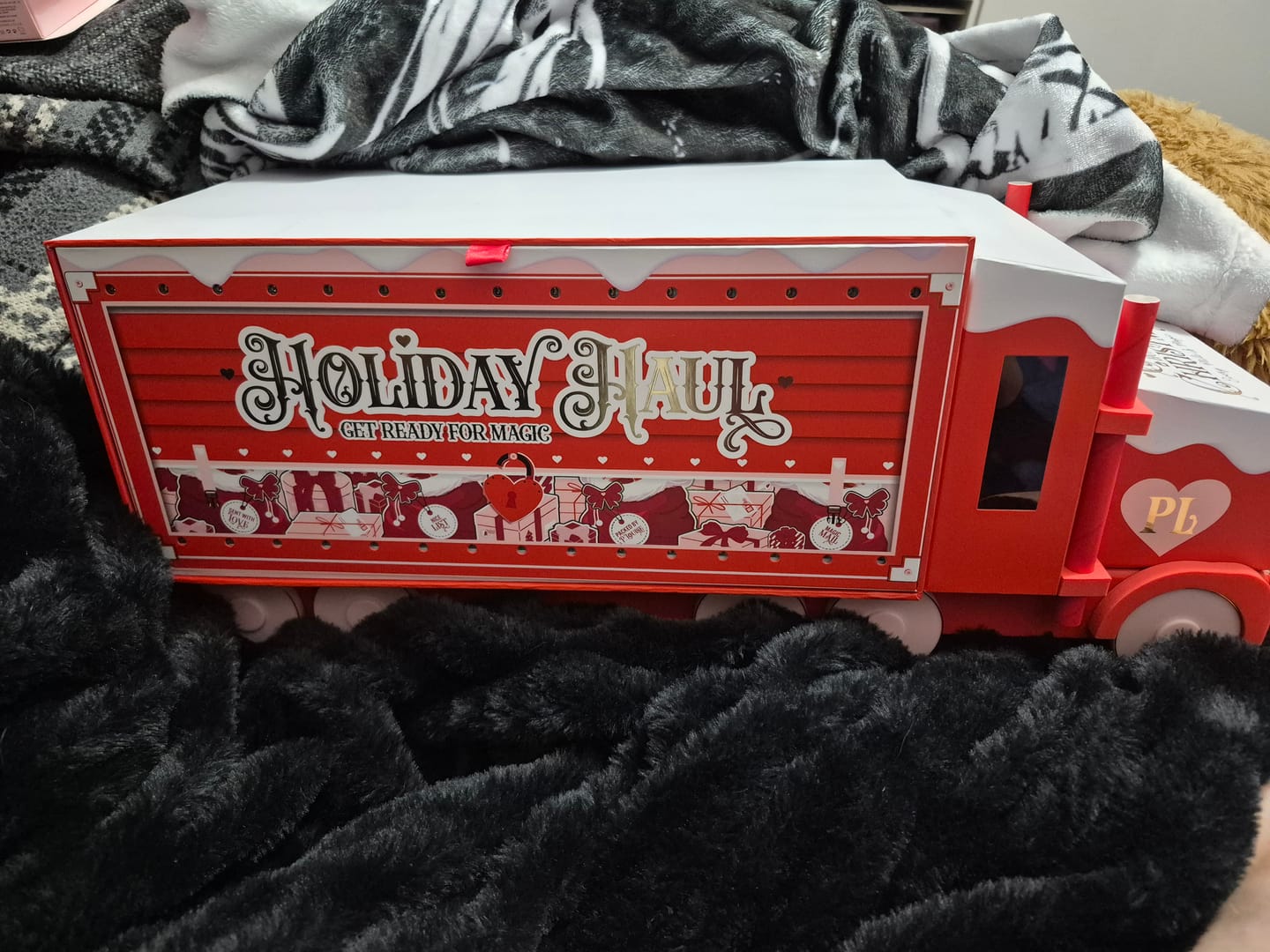 Customer photo review of Cruising Home For Christmas Makeup & Beauty Advent Calendar 2025