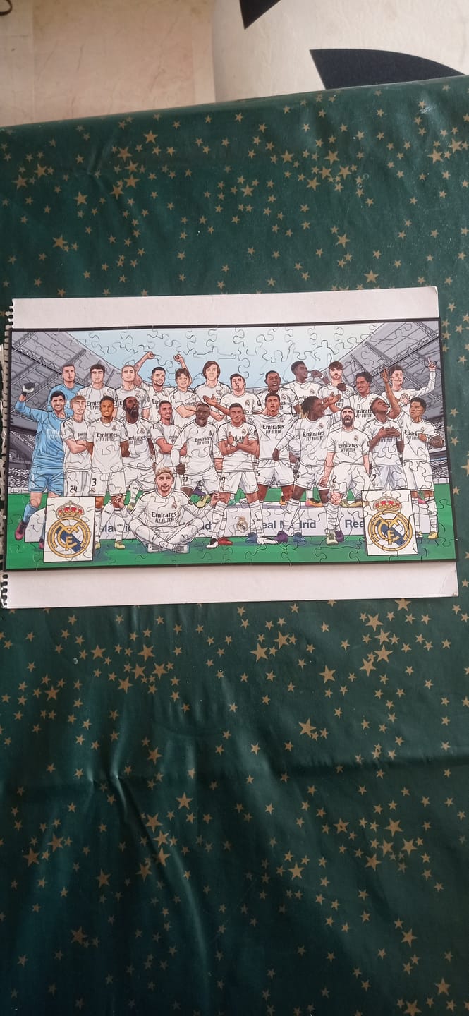 Customer photo review of Real Madrid CF® Equipo 25/26 - Puzzle de Madera