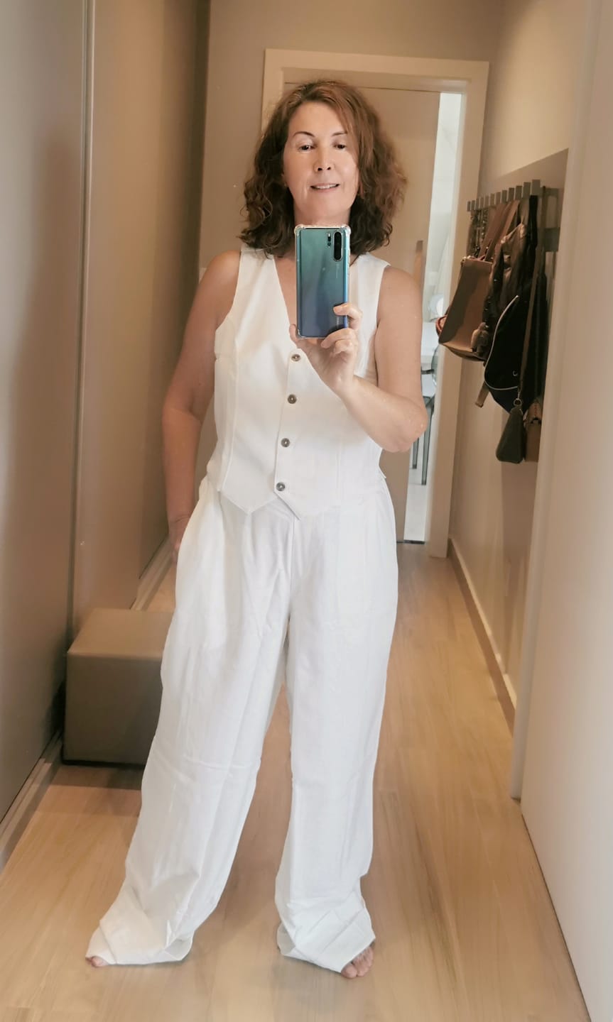 Customer photo review of Calça Reta Petúnia Off White + Forro