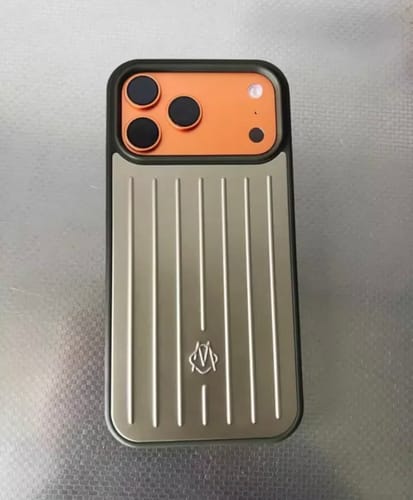 Customer photo review of Rimowa Titanium Case