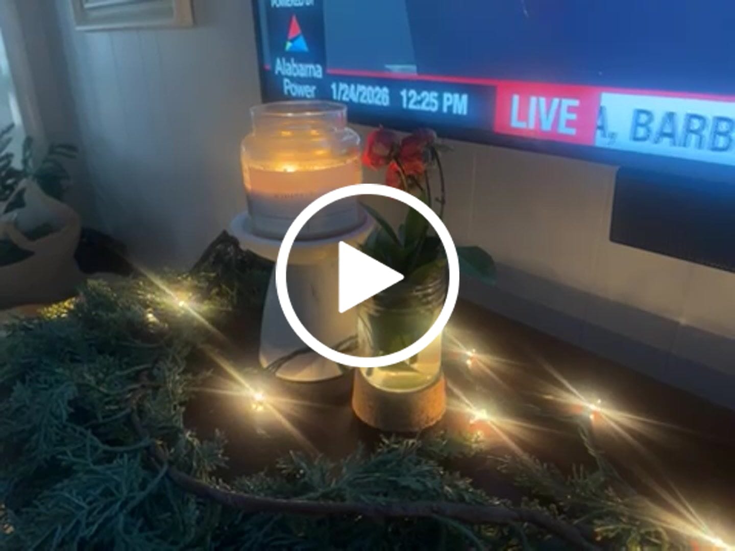 Customer video review of Winter Berry 22 oz Glass Candle