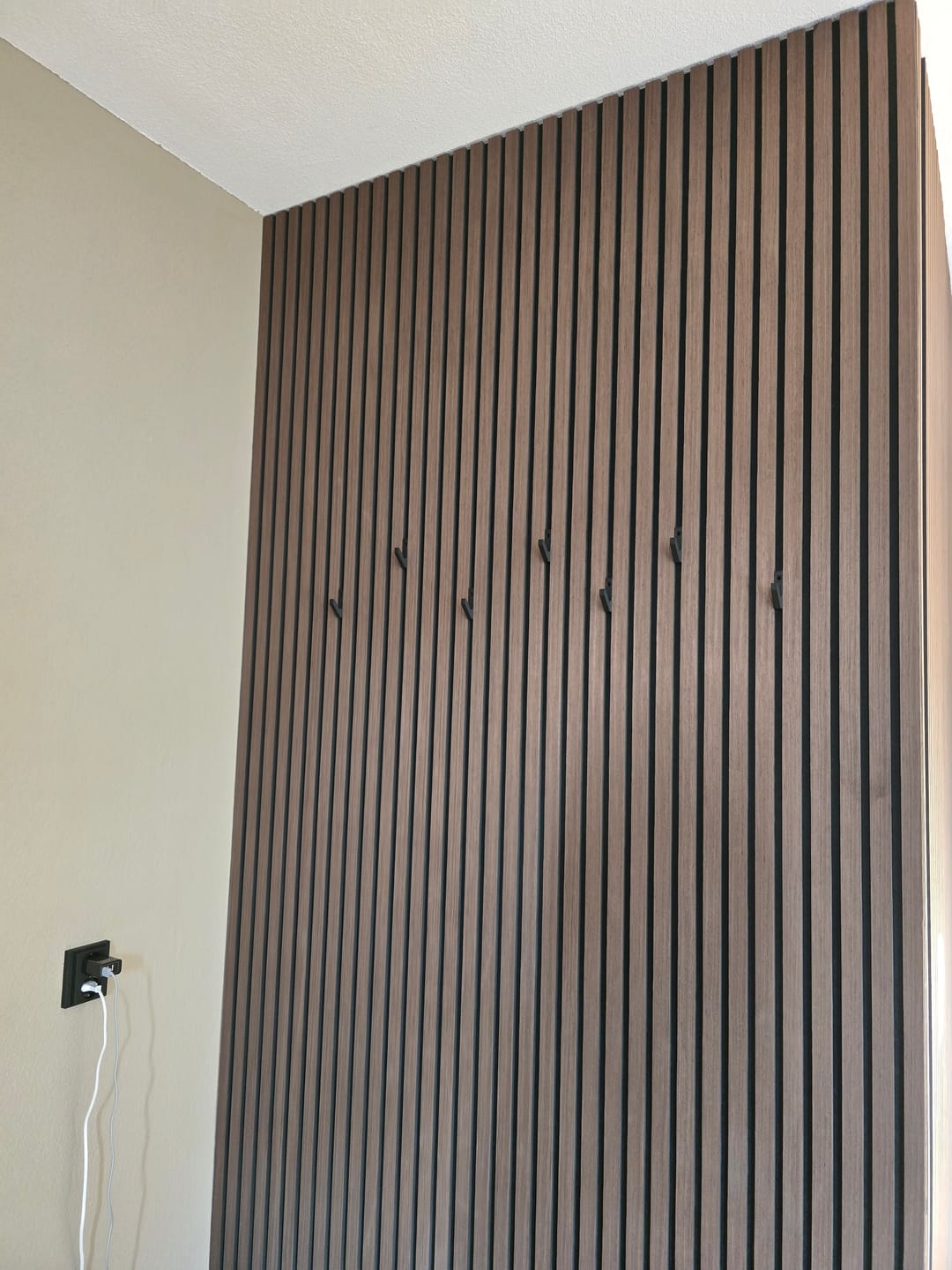 Customer photo review of Akoestische panelen  270 x 60 x 2.2 cm - Eiken Dark Walnoot