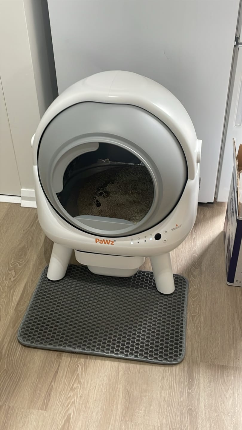 Customer photo review of AutoClean Lite Automatic Self Cleaning Cat Litter Box