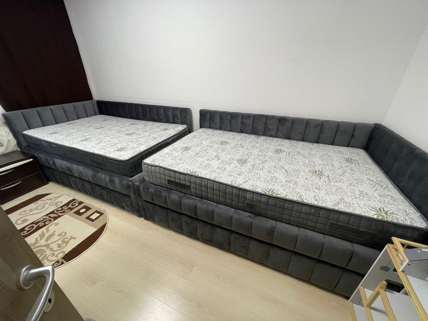 Customer photo review of Pat ALFIE 120x200, stofa catifelata gri - Bluvel 14, cu somiera si corp aditional